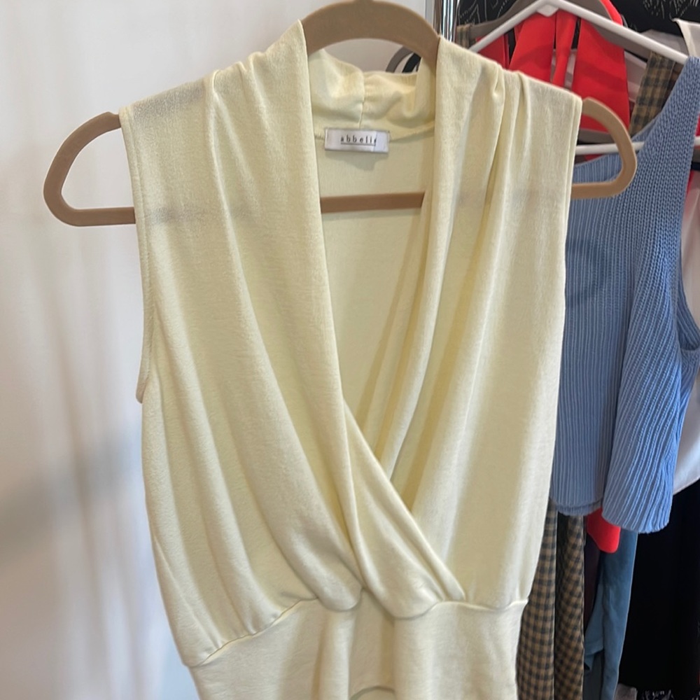 Abbeline size medium top from south moon under